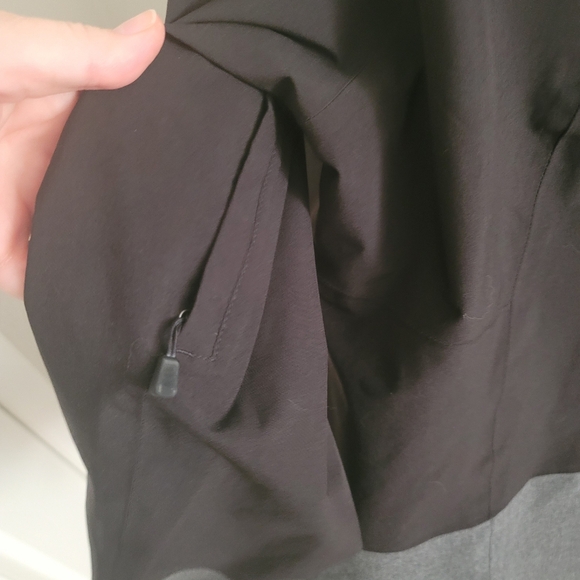 The North Face | Rain Jacket - Picture 10 of 11